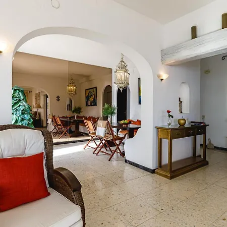 Campomanus Villa