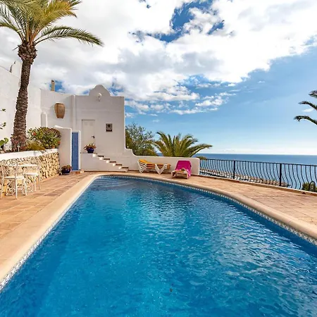 Campomanus Villa *